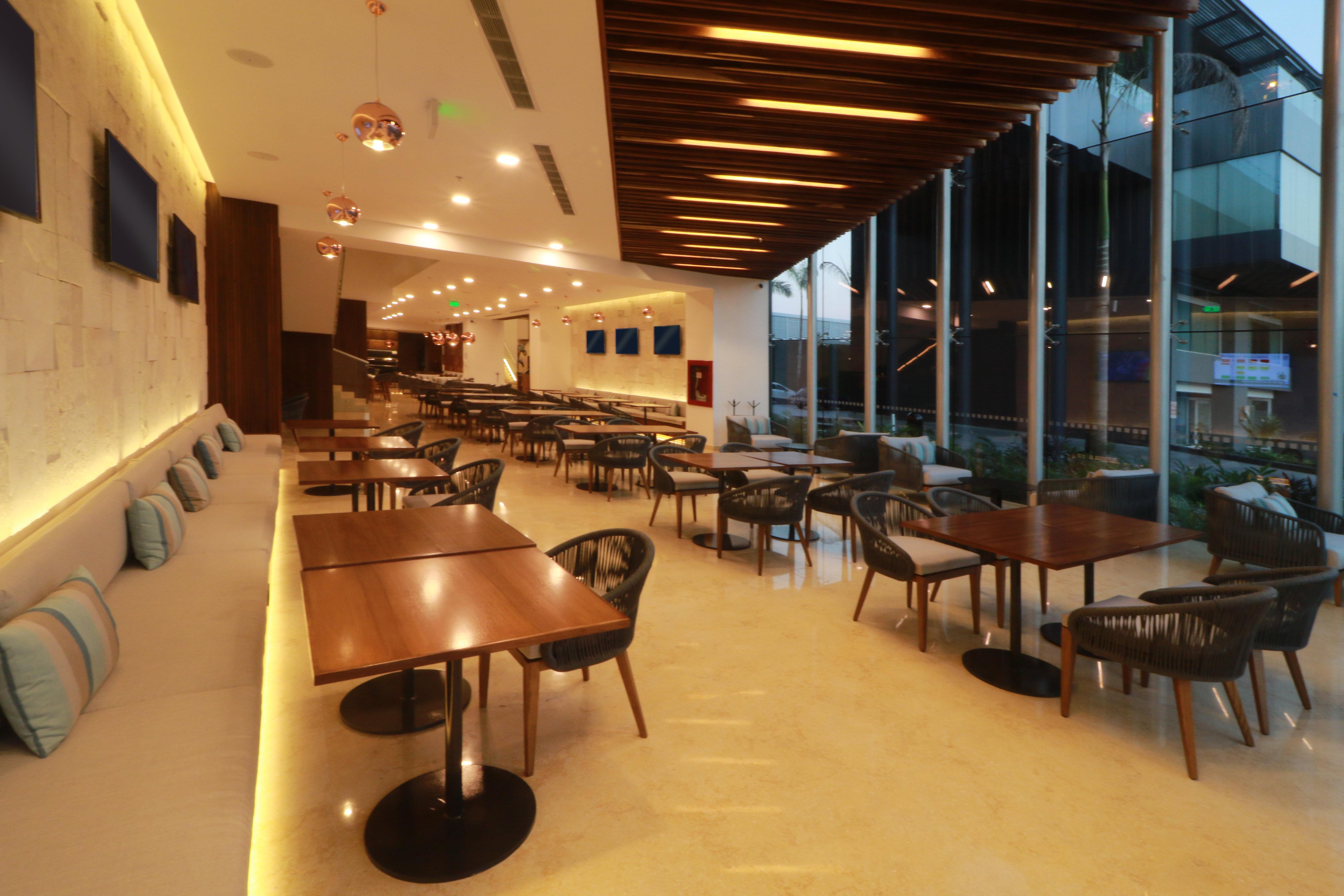 Holiday Inn & Suites - Puerto Vallarta Marina & Golf By Ihg Bagian luar foto