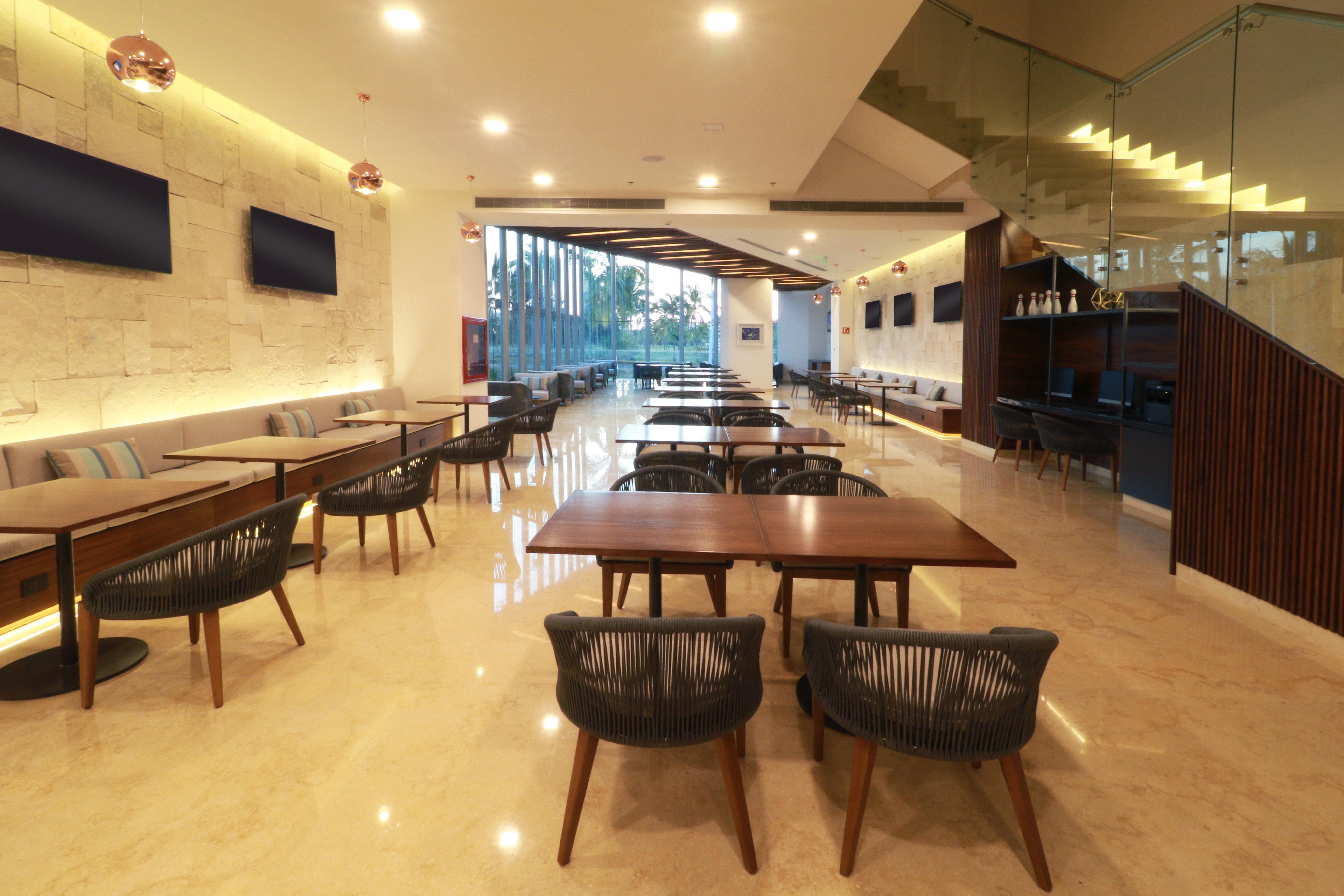 Holiday Inn & Suites - Puerto Vallarta Marina & Golf By Ihg Bagian luar foto