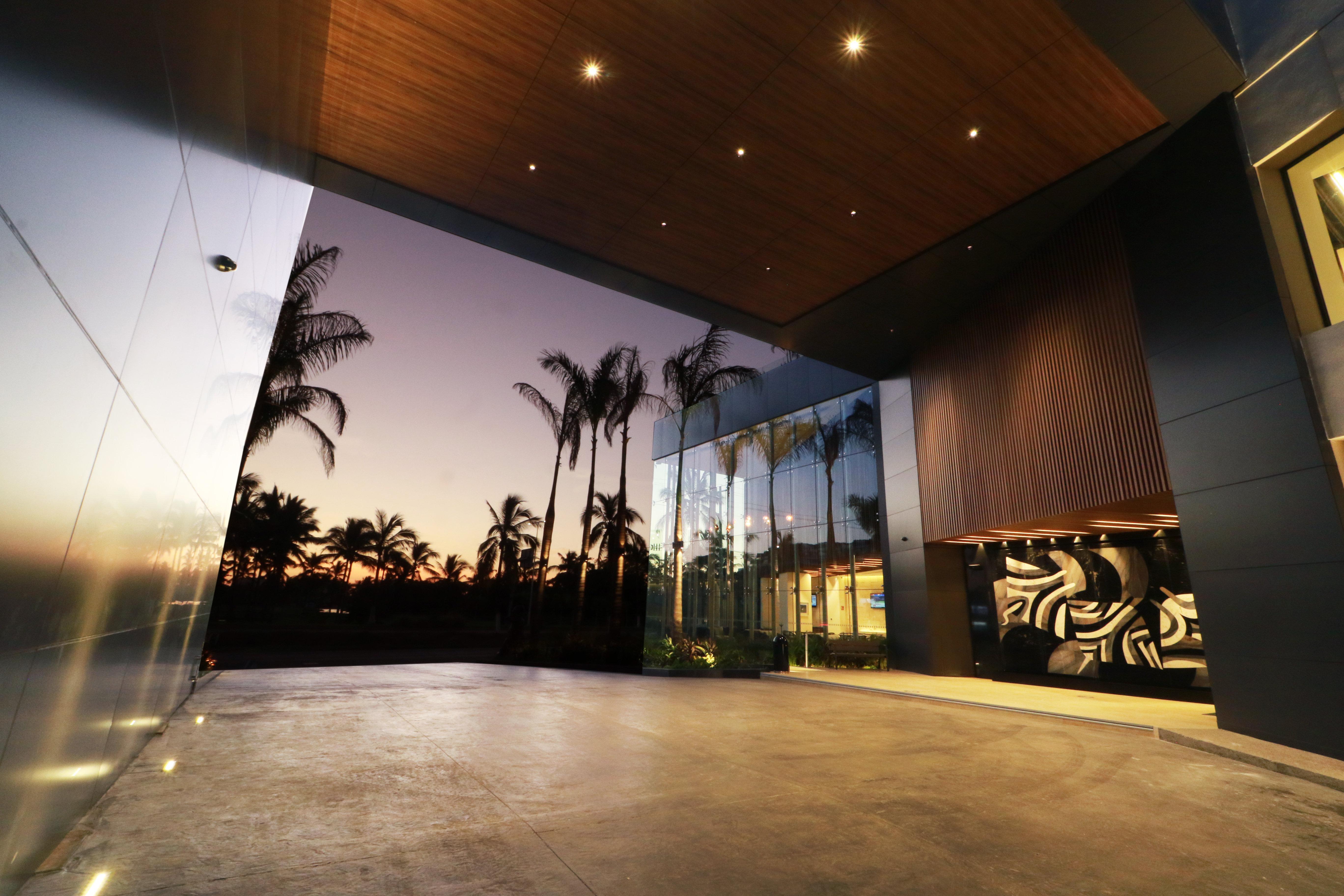 Holiday Inn & Suites - Puerto Vallarta Marina & Golf By Ihg Bagian luar foto